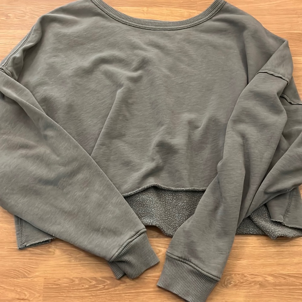 AE raw hem sweatshirt